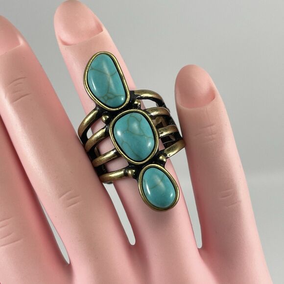 Turquoise Blue Howlite Cabochon Antique Gold Tone Stretch Ring Cocktail Boho - Picture 1 of 6